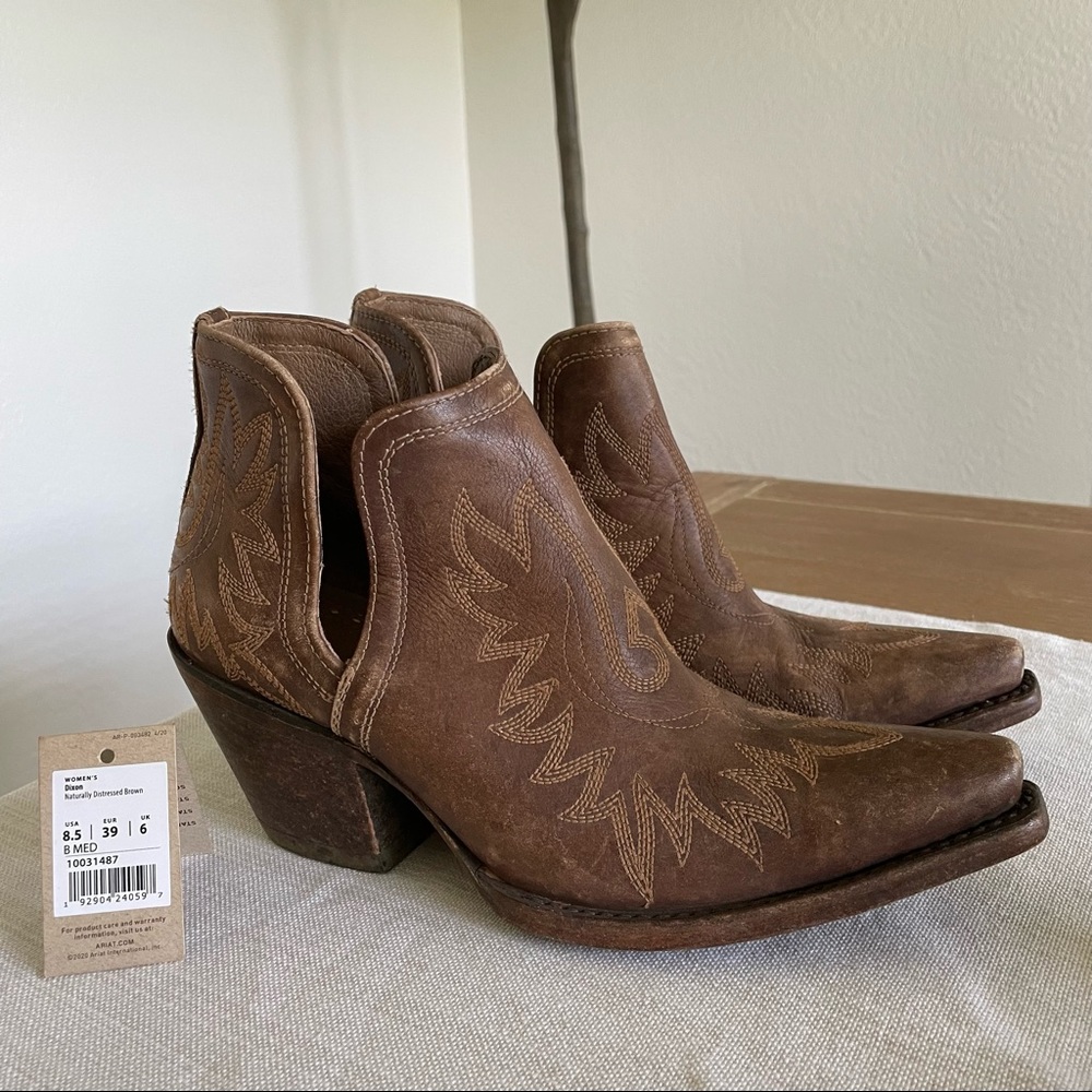 Ariat Dixon Booties in Distressed Brown